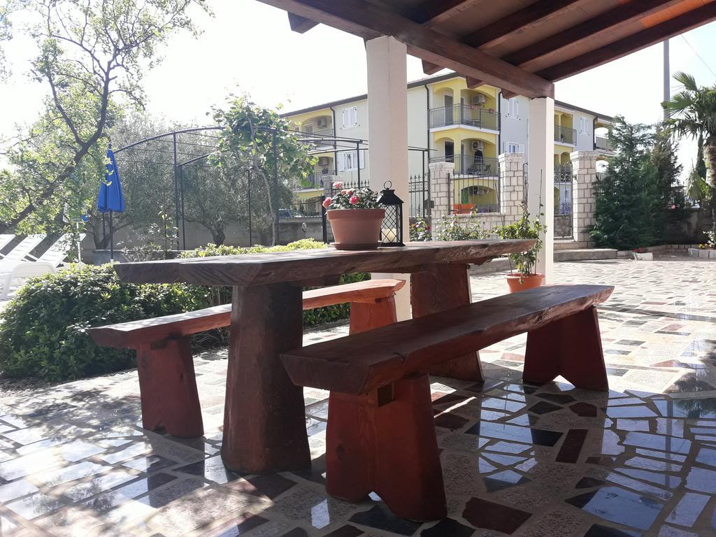 Apartments Angela Žbandaj Exterior foto